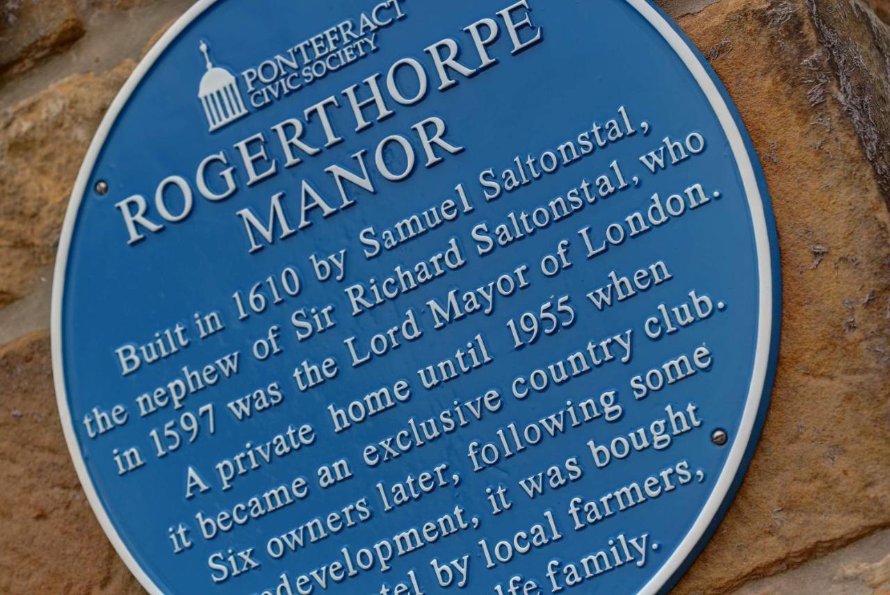 Rogerthorpe Manor Hotel Pontefract Esterno foto