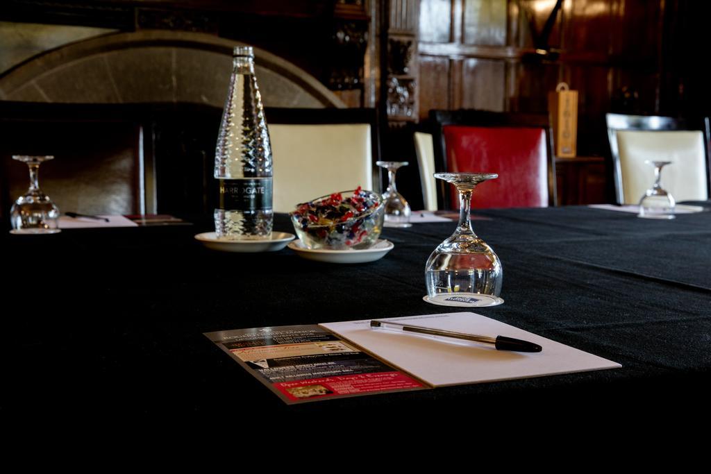Rogerthorpe Manor Hotel Pontefract Esterno foto
