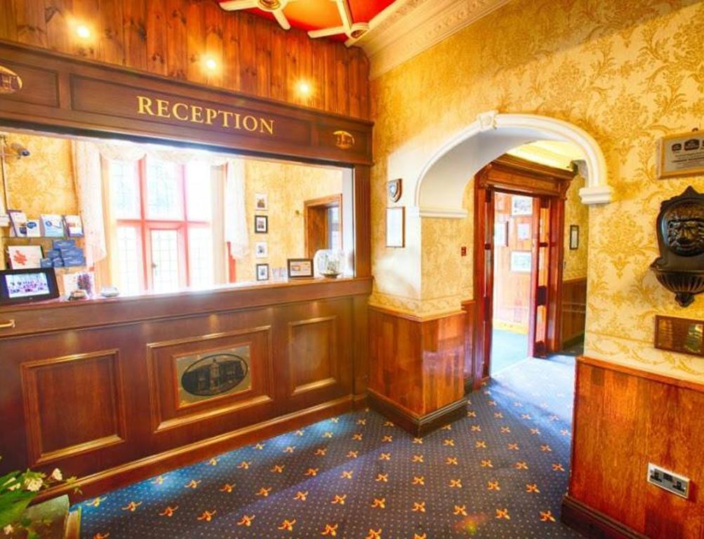 Rogerthorpe Manor Hotel Pontefract Esterno foto