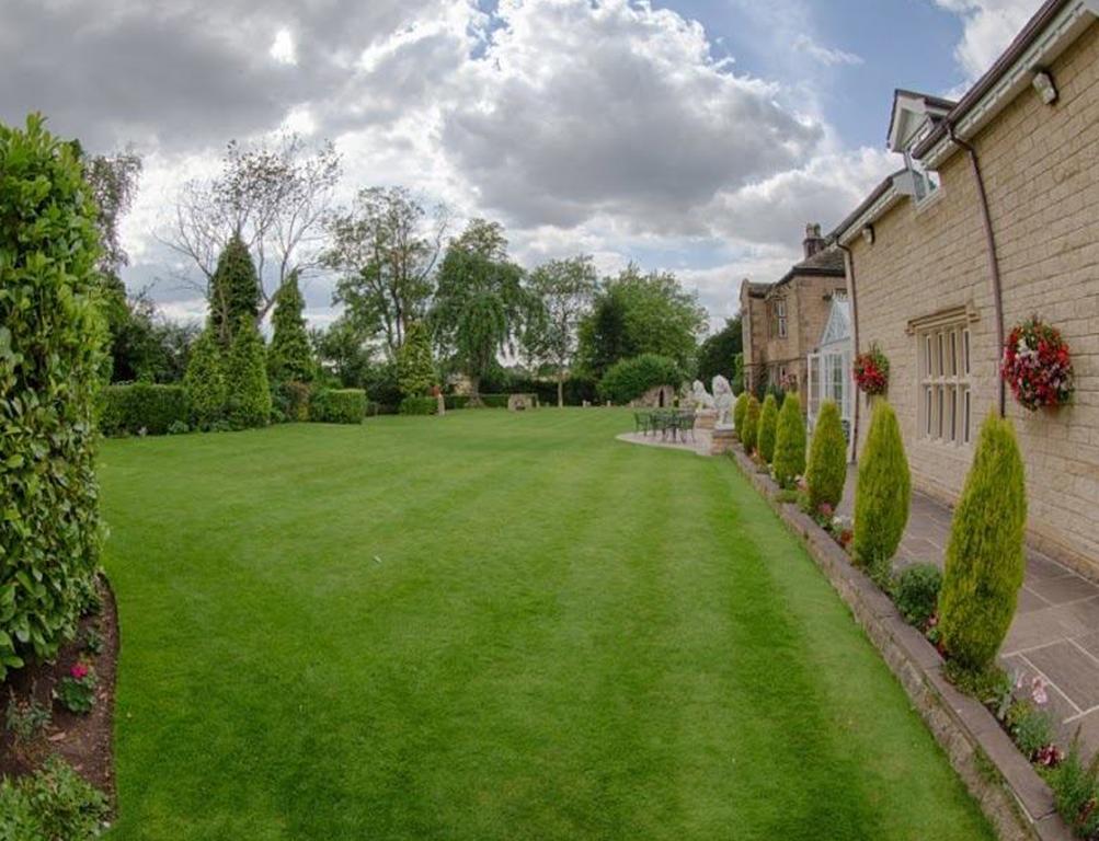 Rogerthorpe Manor Hotel Pontefract Esterno foto