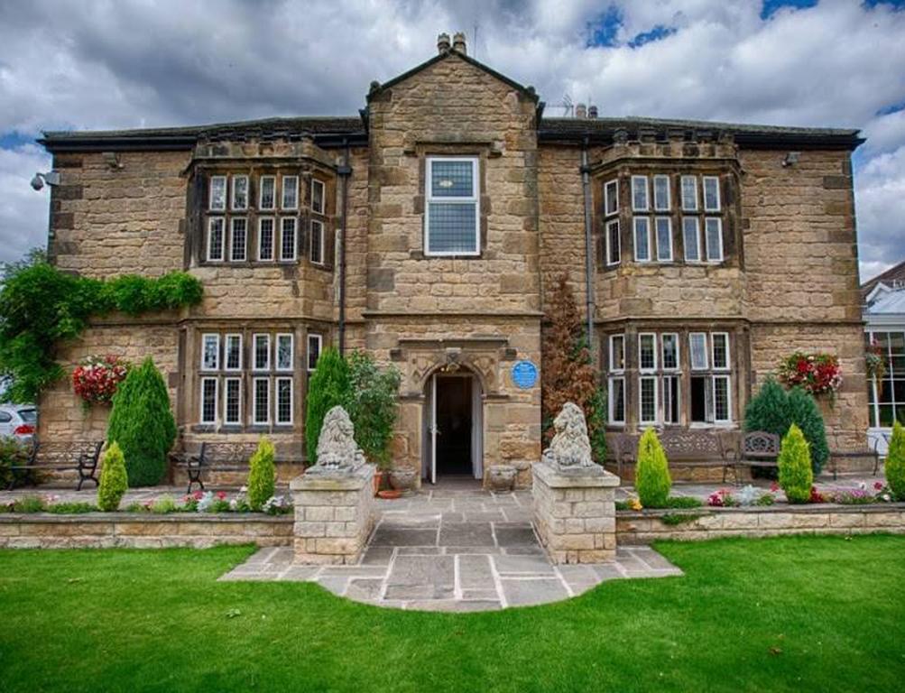 Rogerthorpe Manor Hotel Pontefract Esterno foto