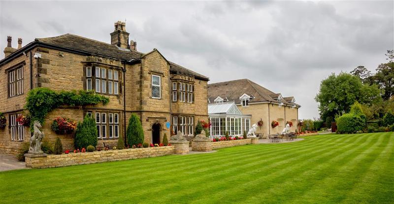 Rogerthorpe Manor Hotel Pontefract Esterno foto