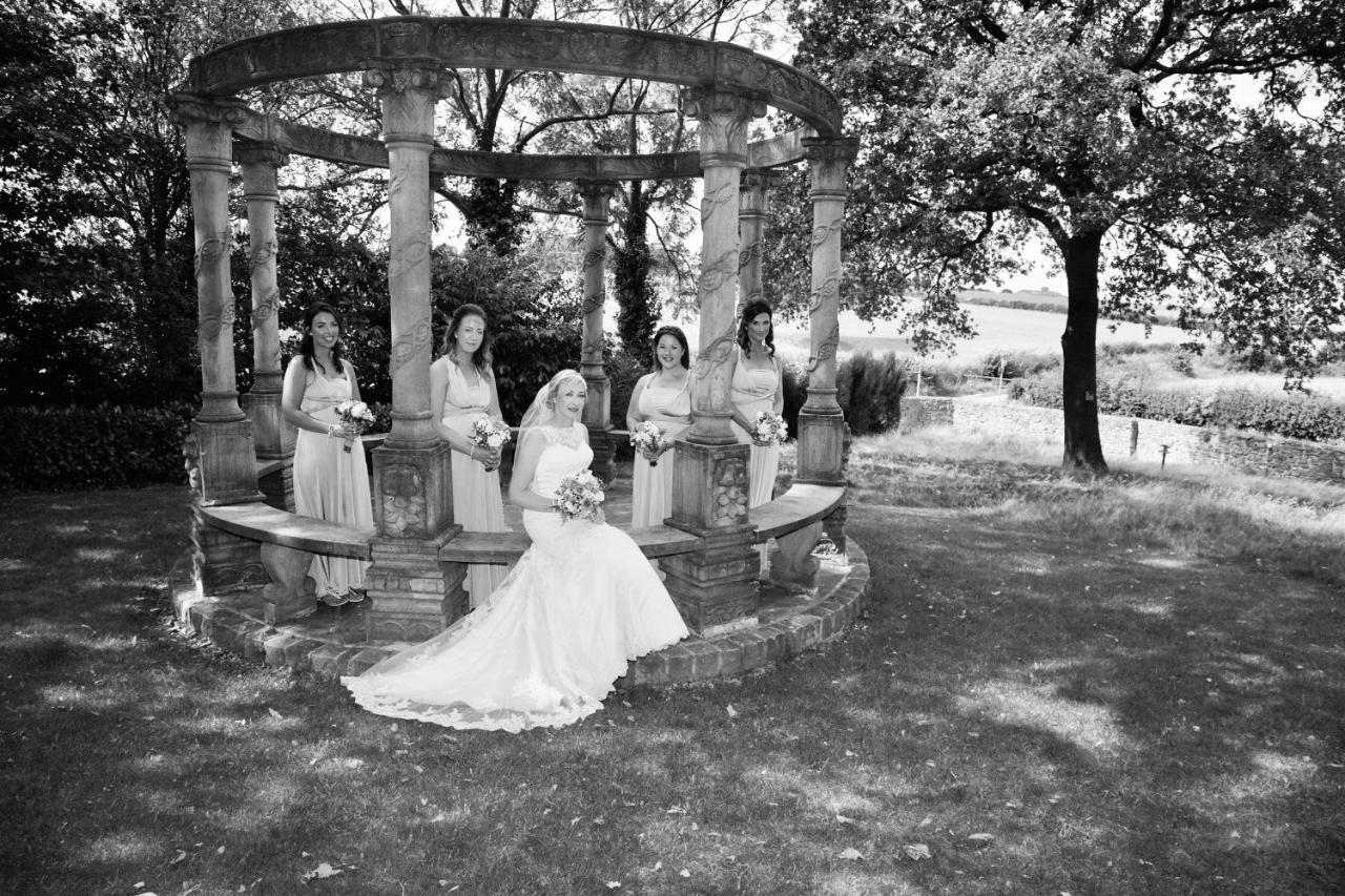 Rogerthorpe Manor Hotel Pontefract Esterno foto