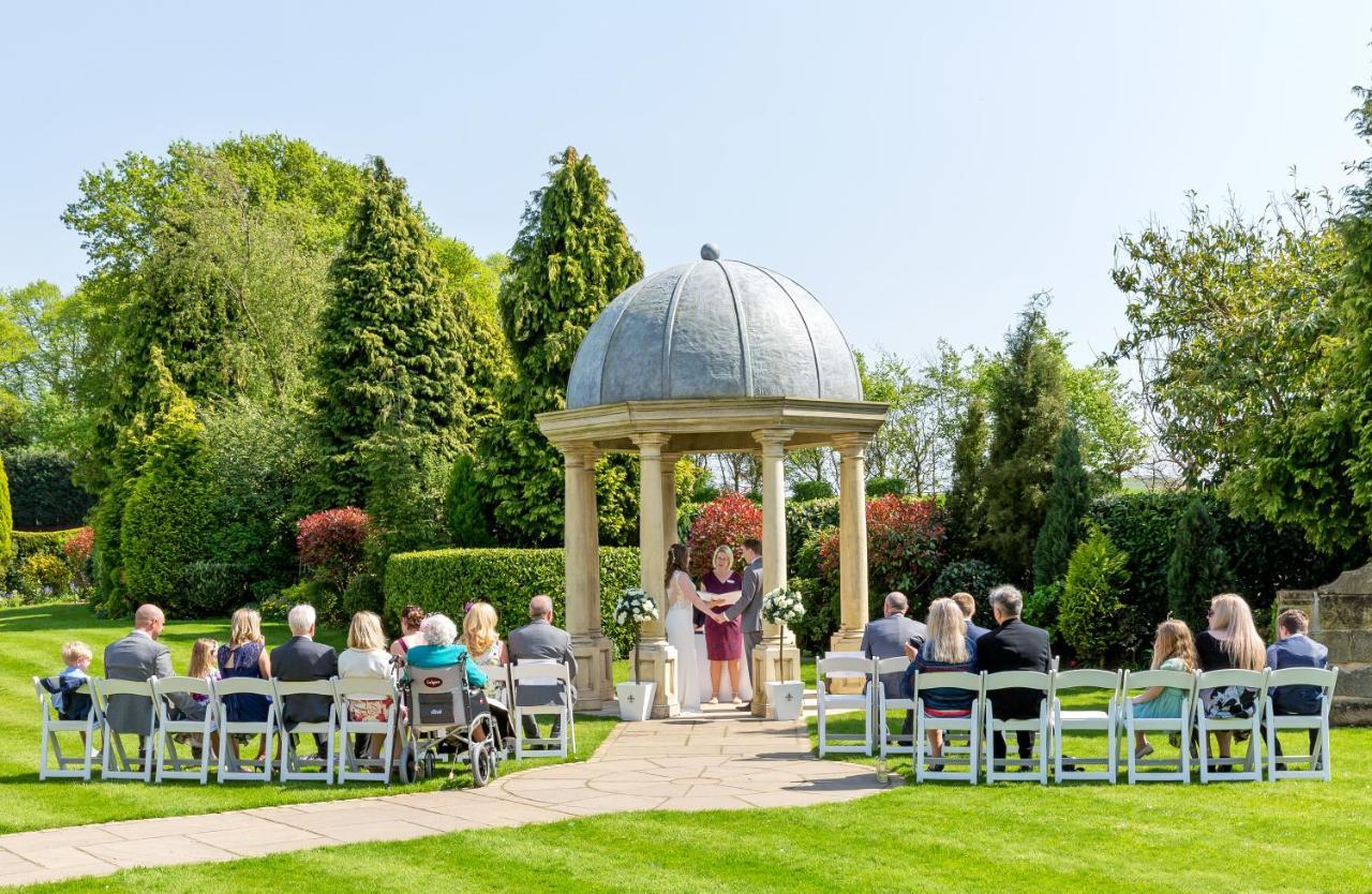 Rogerthorpe Manor Hotel Pontefract Esterno foto